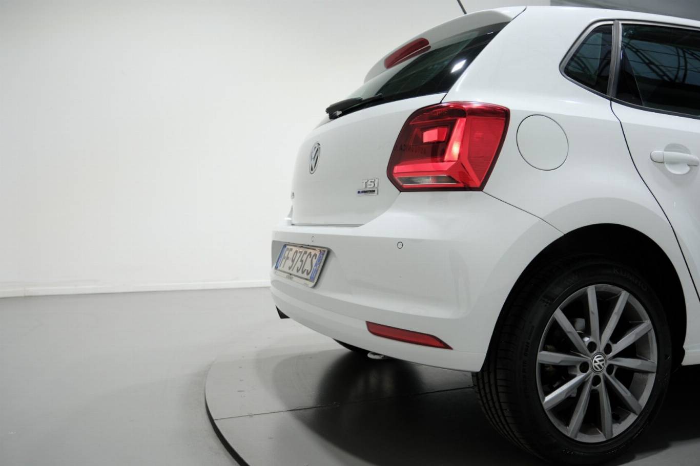 VOLKSWAGEN Polo 46