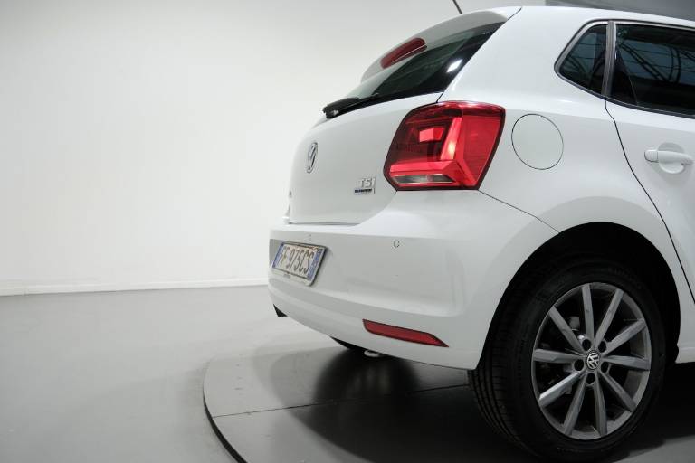 VOLKSWAGEN Polo 46