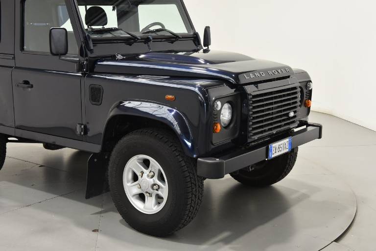 LAND ROVER Defender 12