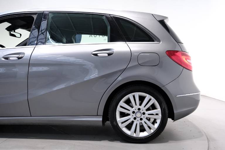 MERCEDES-BENZ B 200 47