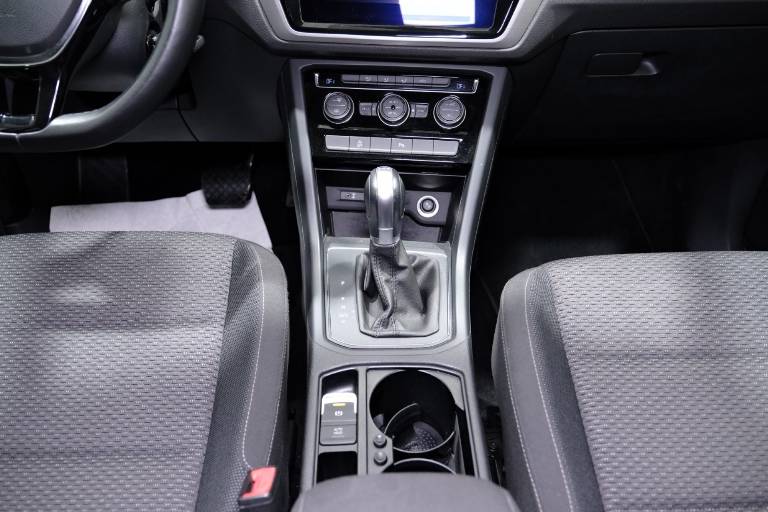 VOLKSWAGEN Touran 41