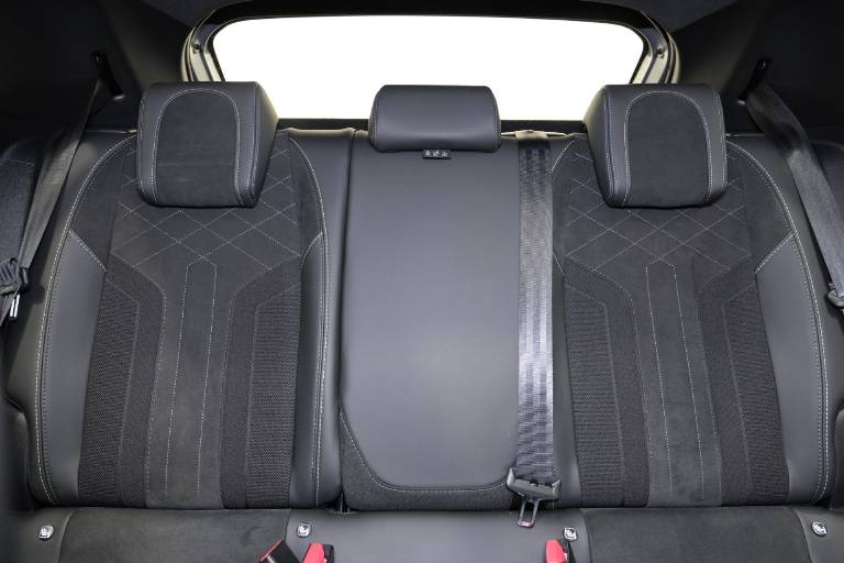 PEUGEOT 208 42