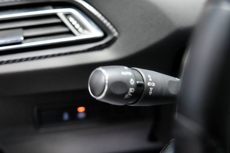 PEUGEOT 308 27