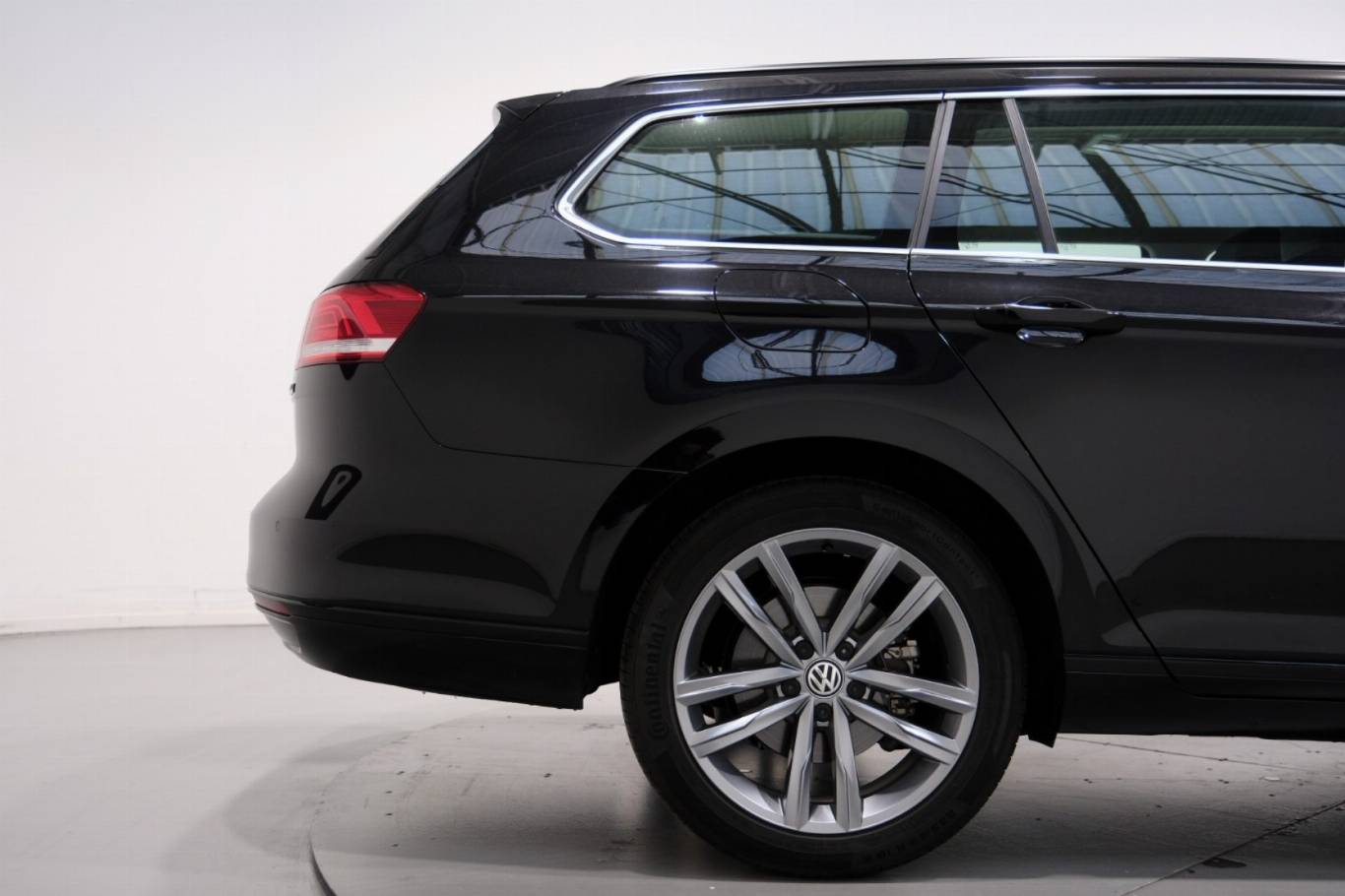 VOLKSWAGEN Passat Variant 53