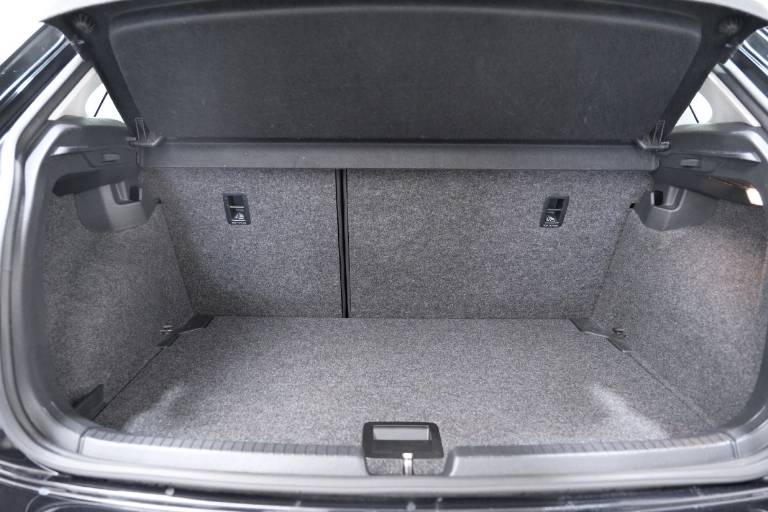 VOLKSWAGEN Polo 57