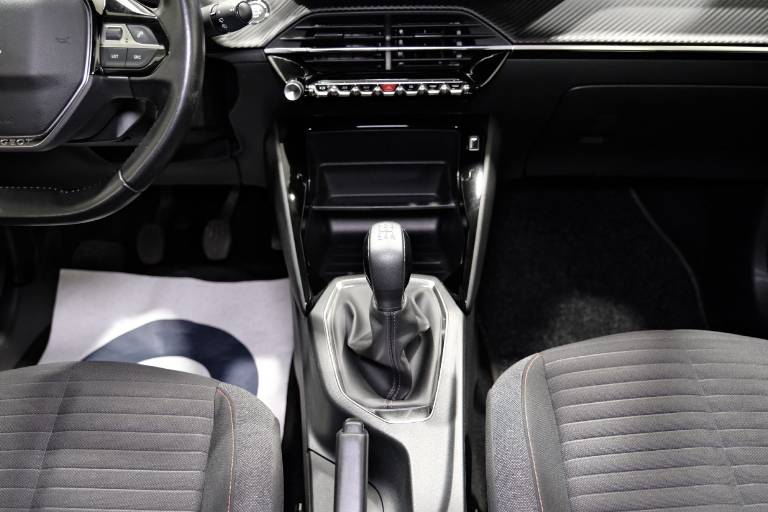 PEUGEOT 208 37