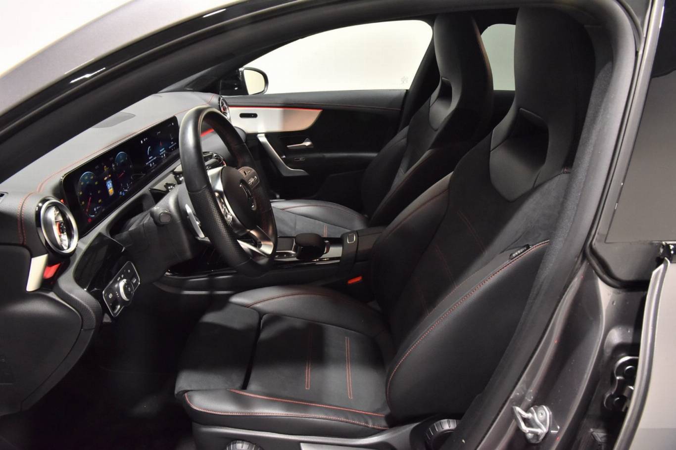 MERCEDES-BENZ CLA 200 3