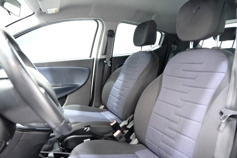 LANCIA Ypsilon 6