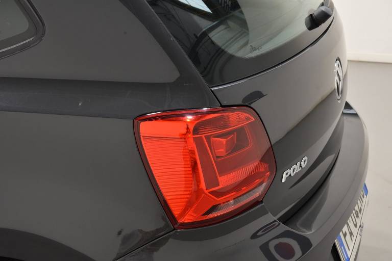 VOLKSWAGEN Polo 37