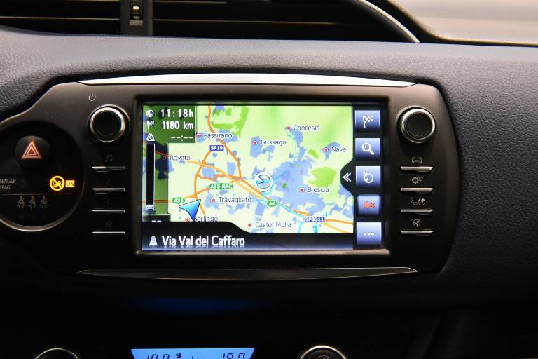 TOYOTA Yaris 12