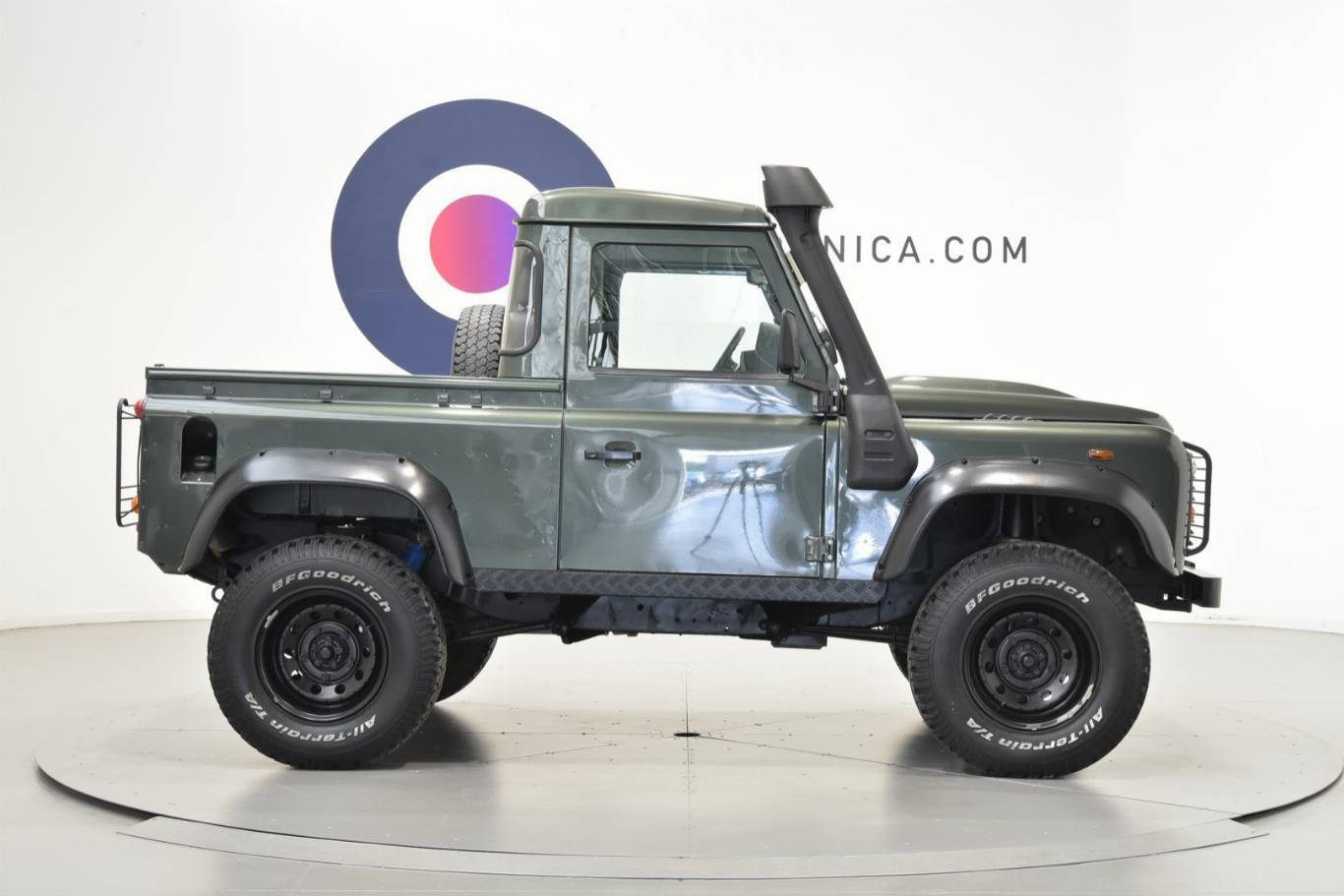 LAND ROVER Defender 29