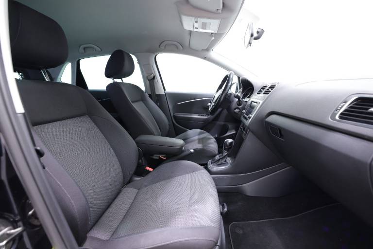 VOLKSWAGEN Polo 40