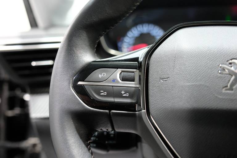 PEUGEOT 208 21