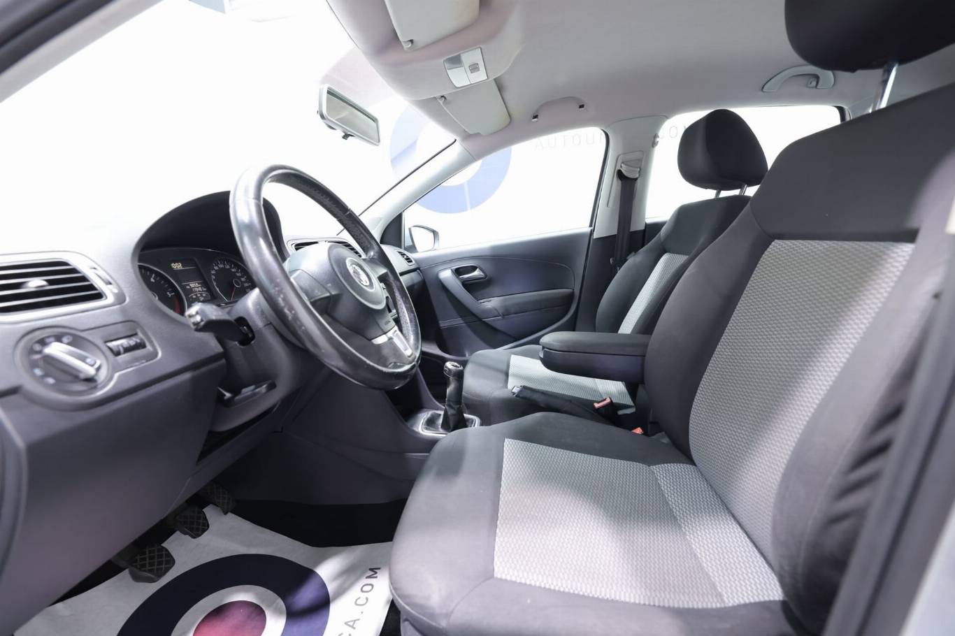 VOLKSWAGEN Polo 5