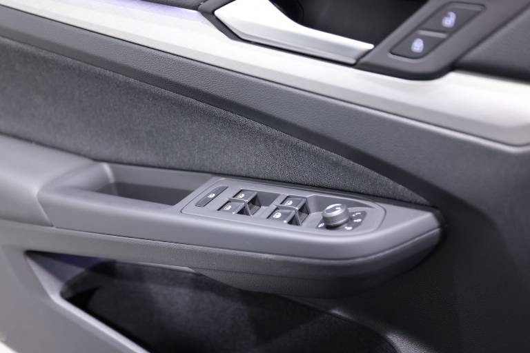 VOLKSWAGEN Golf 31