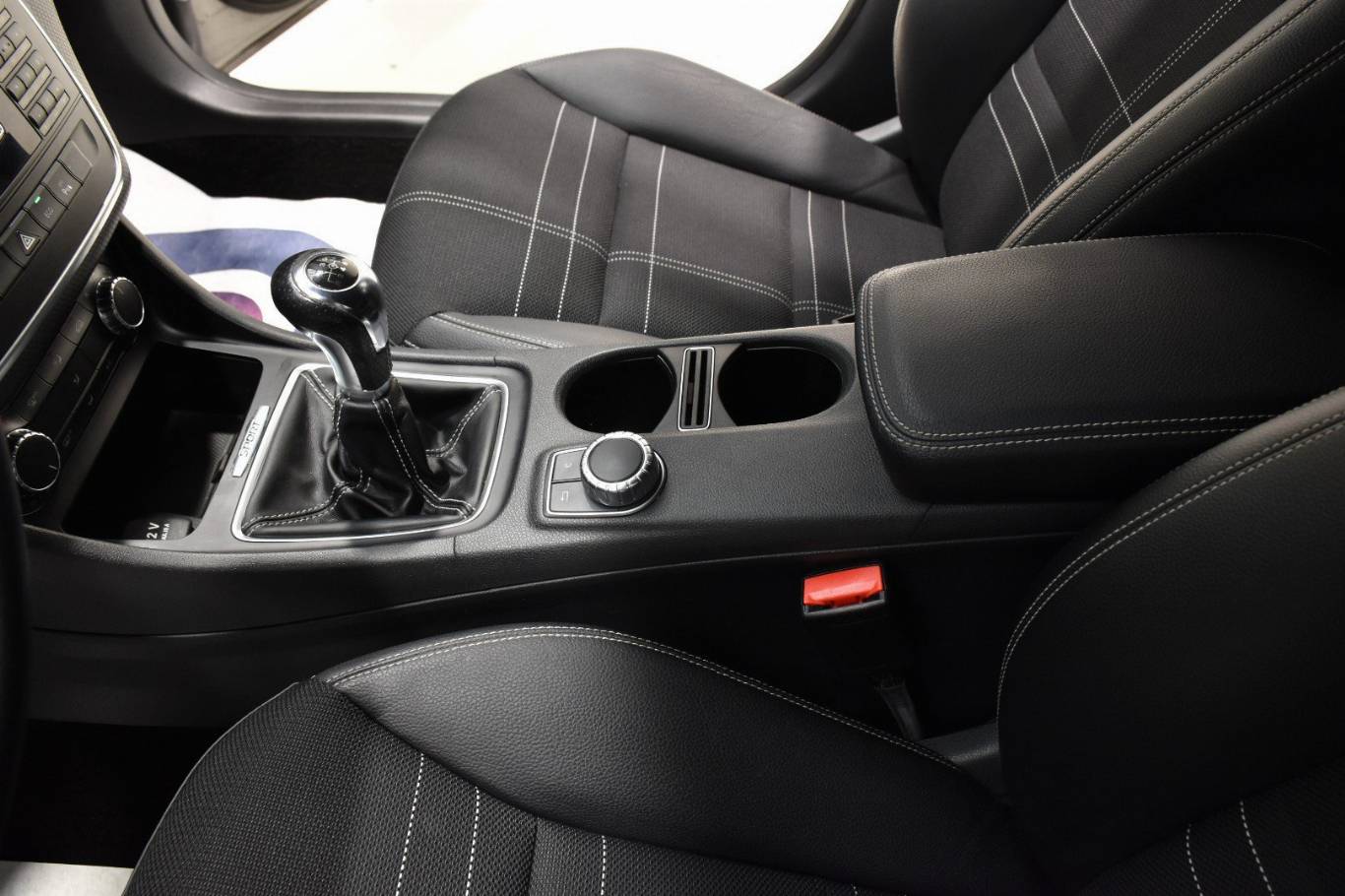 MERCEDES-BENZ A 180 31