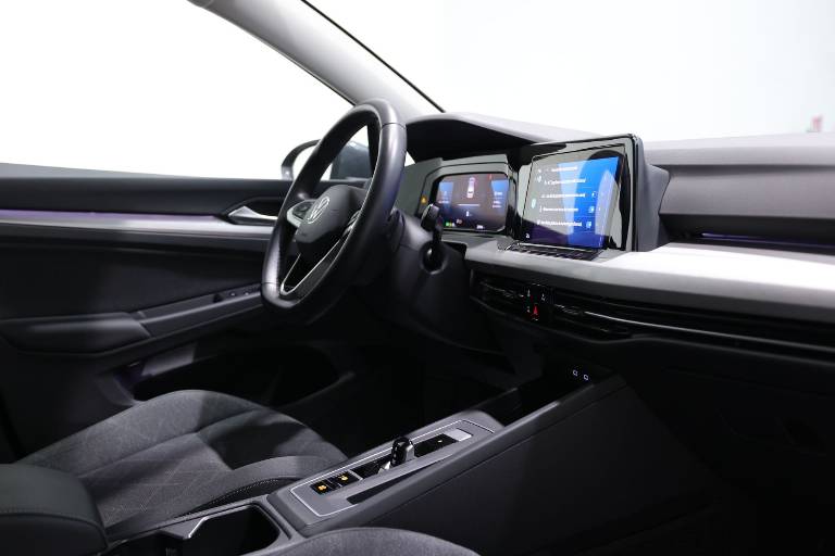 VOLKSWAGEN Golf 42