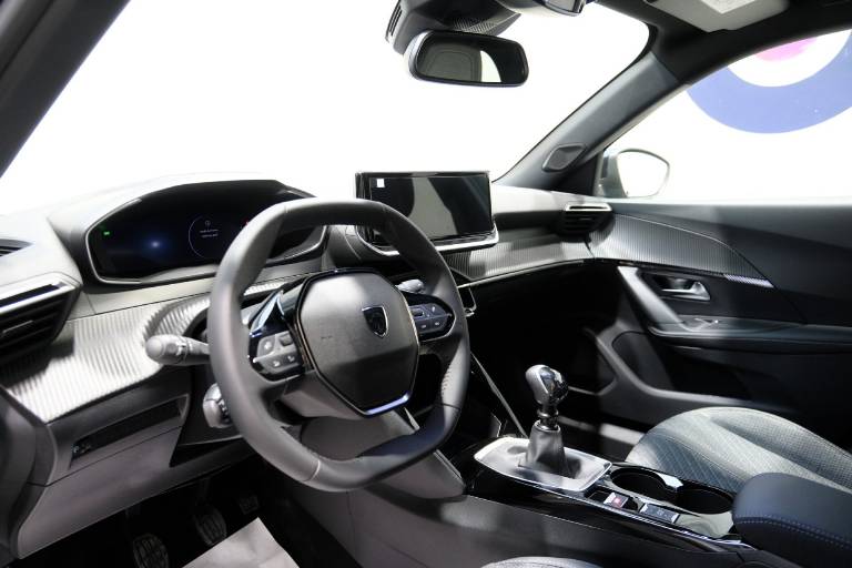 PEUGEOT 2008 5