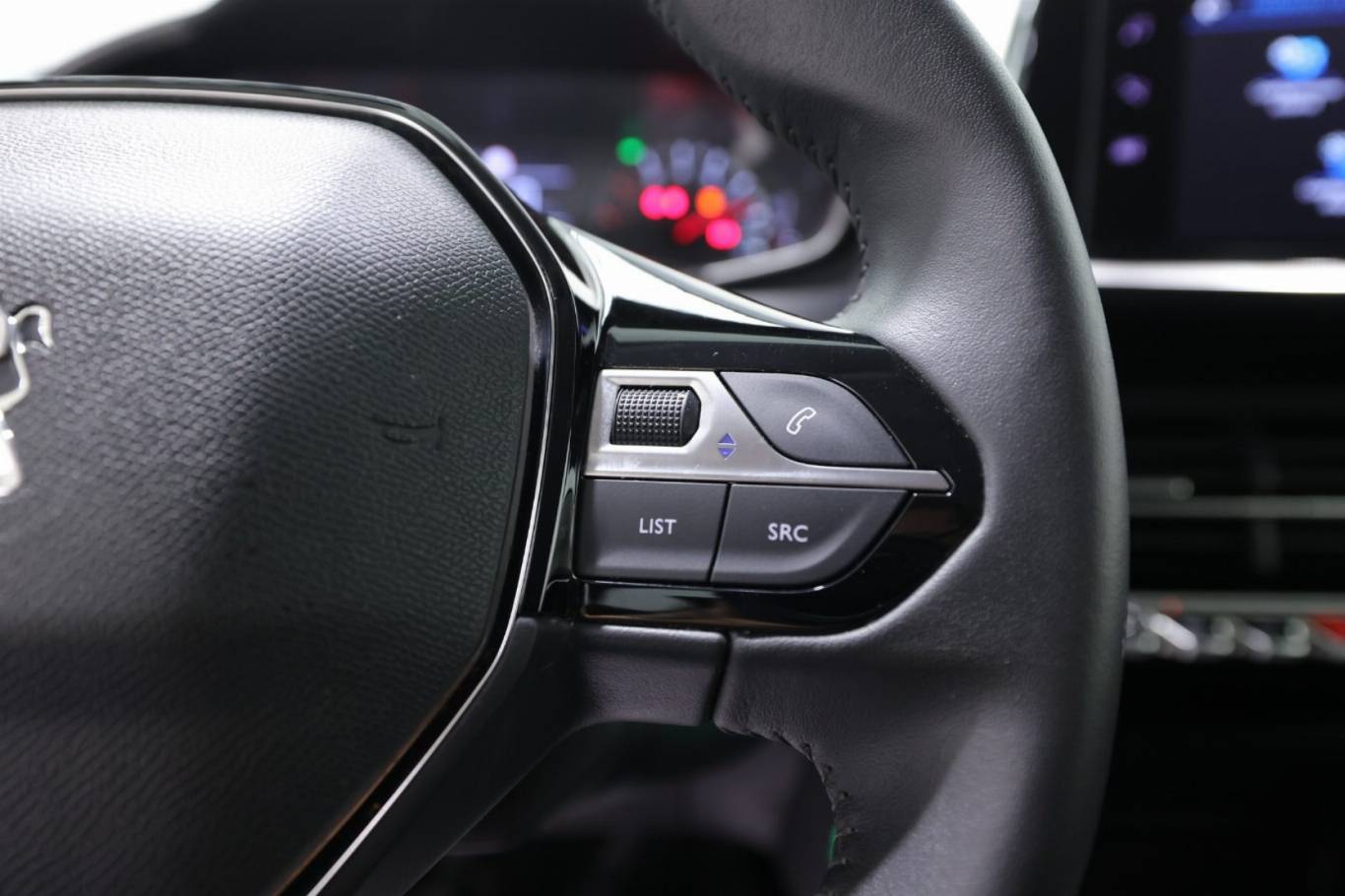 PEUGEOT 208 21