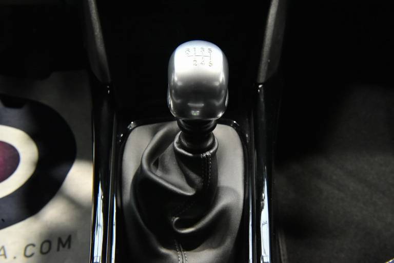 PEUGEOT 2008 9