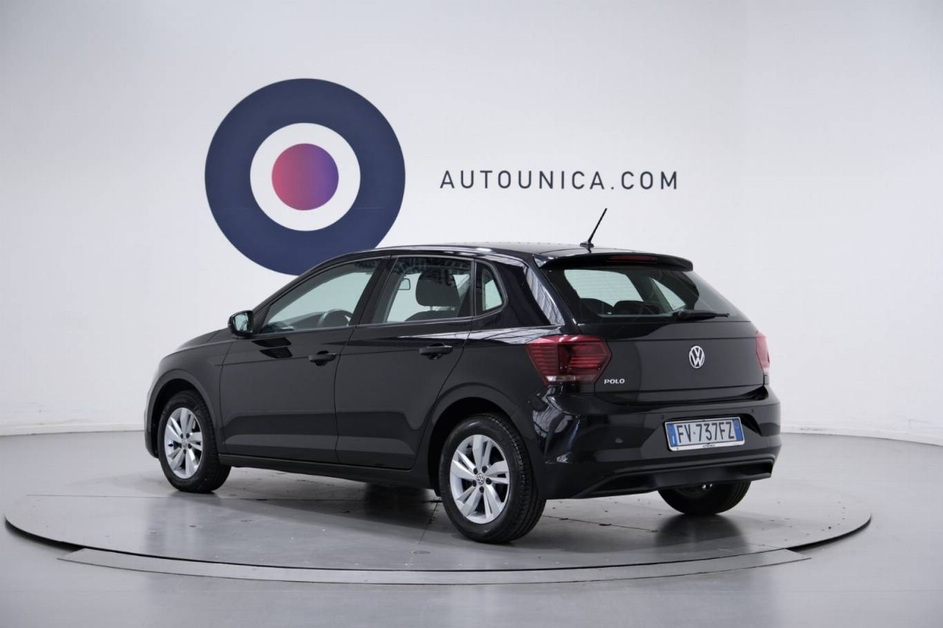 VOLKSWAGEN Polo 17