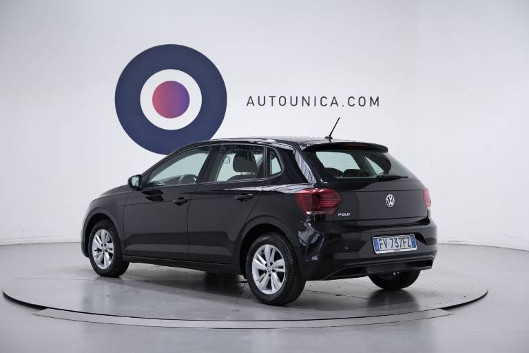 VOLKSWAGEN Polo 17