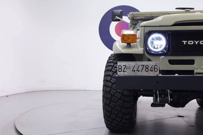 TOYOTA Land Cruiser 32