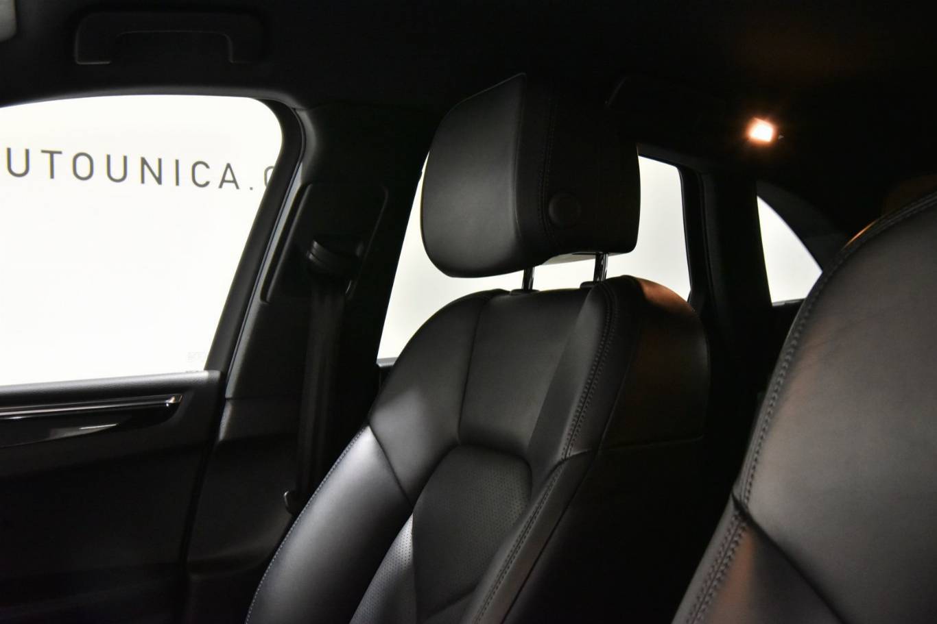 PORSCHE Macan 48