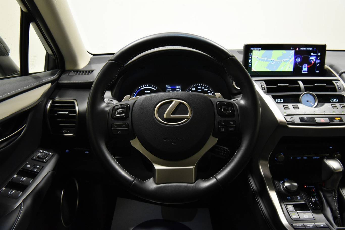LEXUS NX 300 21