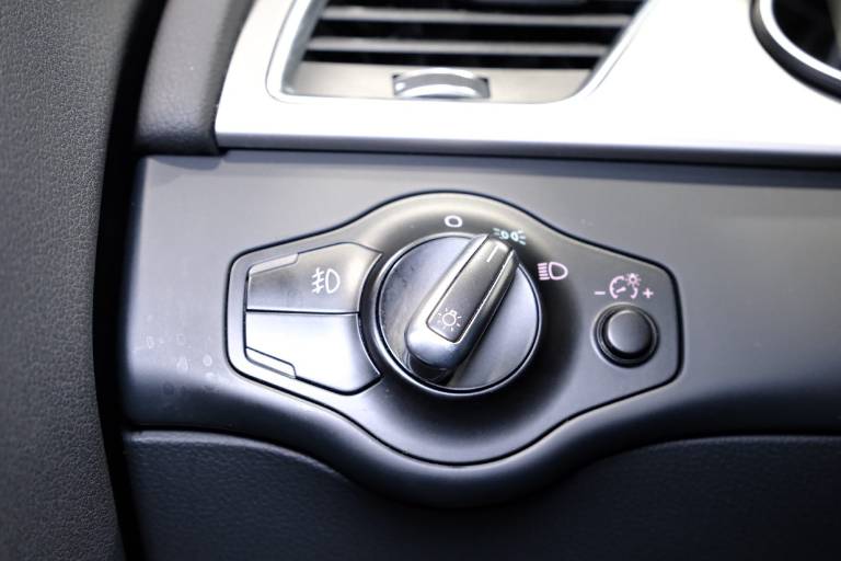 AUDI A4 25