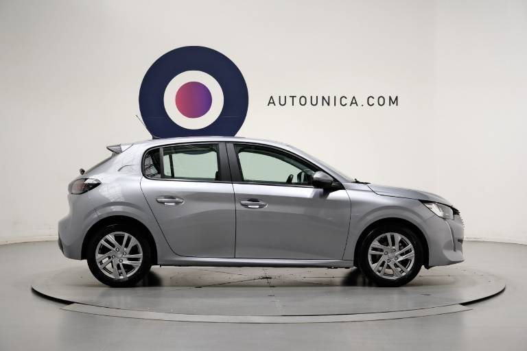 PEUGEOT 208 4