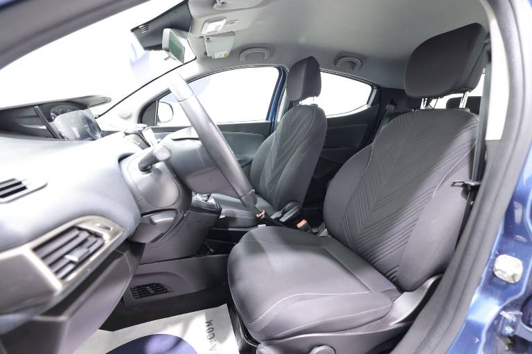 LANCIA Ypsilon 15