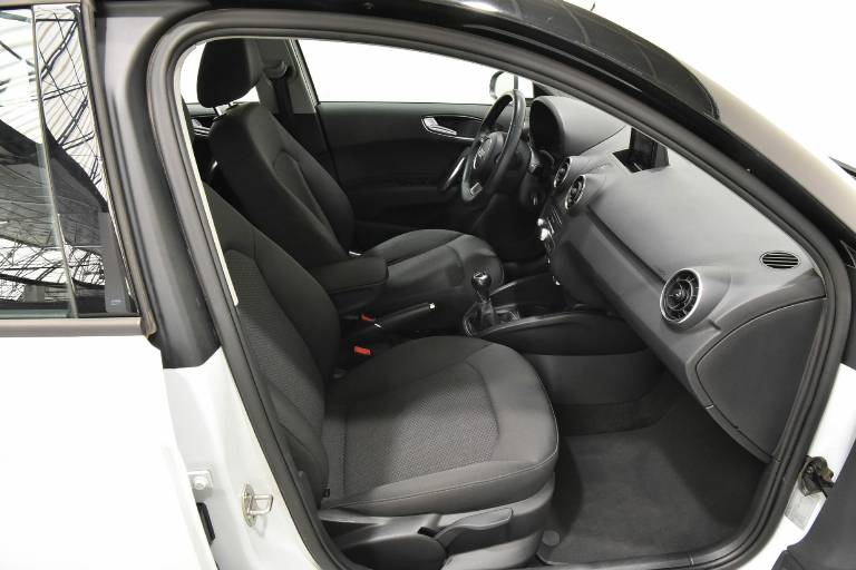 AUDI A1 21