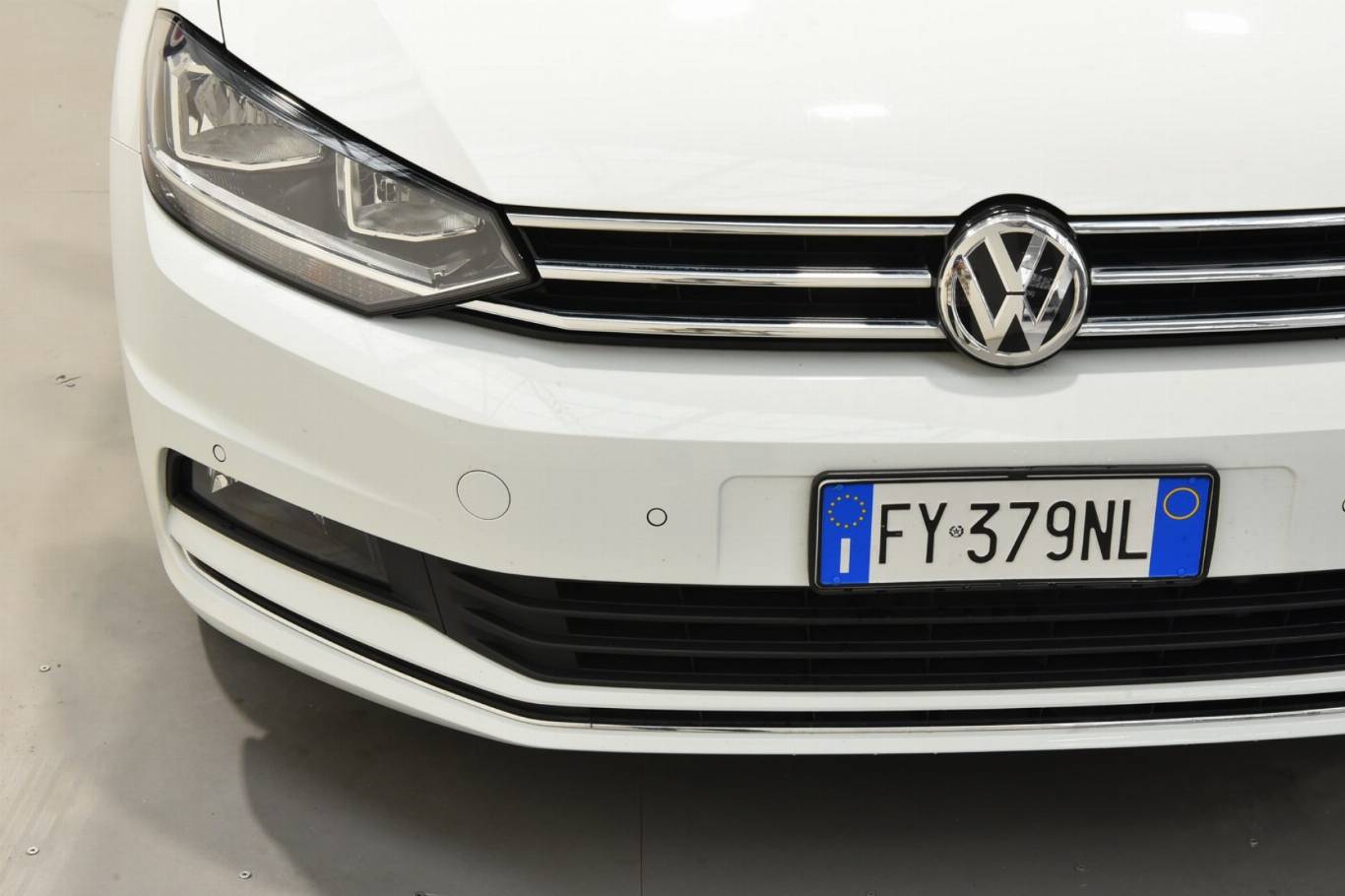 VOLKSWAGEN Touran 17