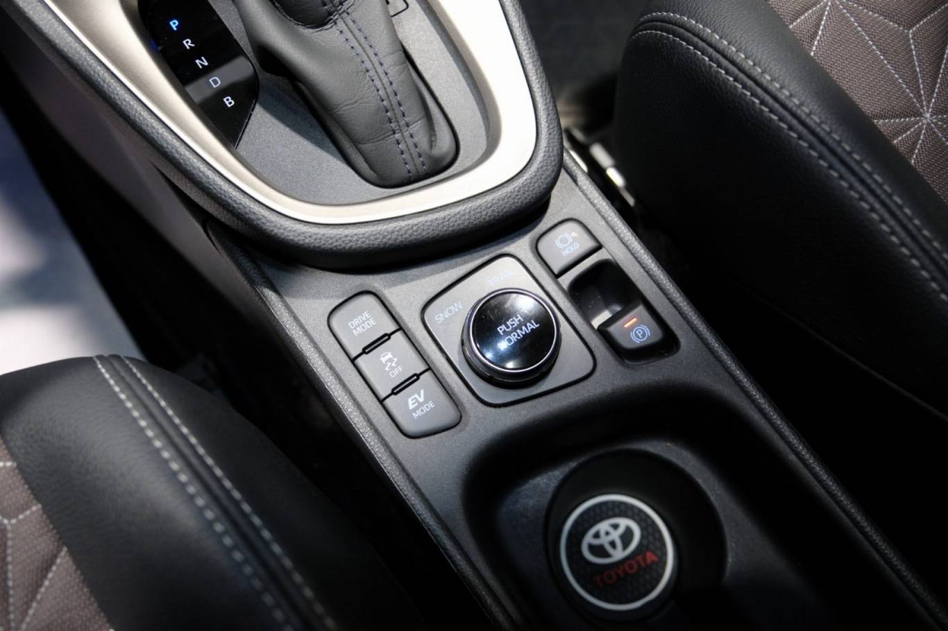 TOYOTA Yaris Cross 33