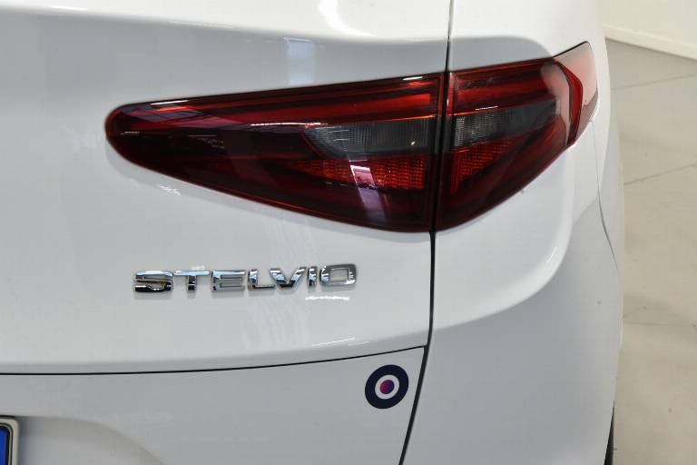 ALFA ROMEO Stelvio 19