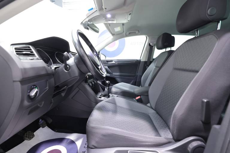 VOLKSWAGEN Tiguan 20