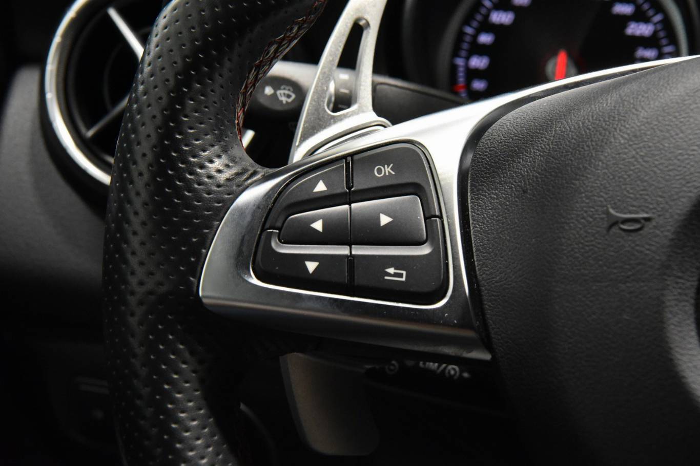 MERCEDES-BENZ CLA 180 7