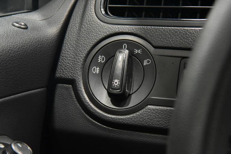 VOLKSWAGEN Polo 7