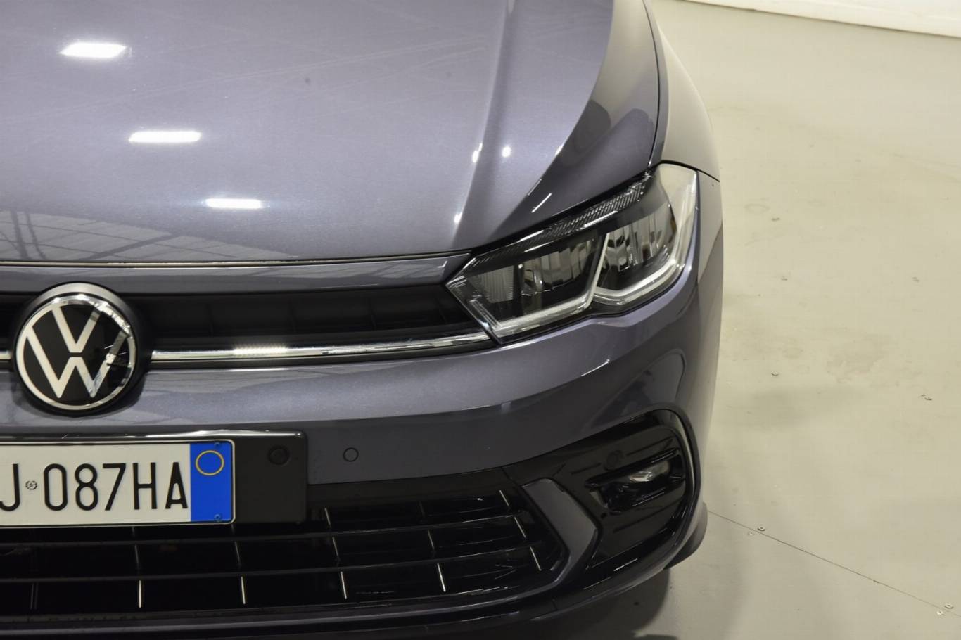 VOLKSWAGEN Polo 18