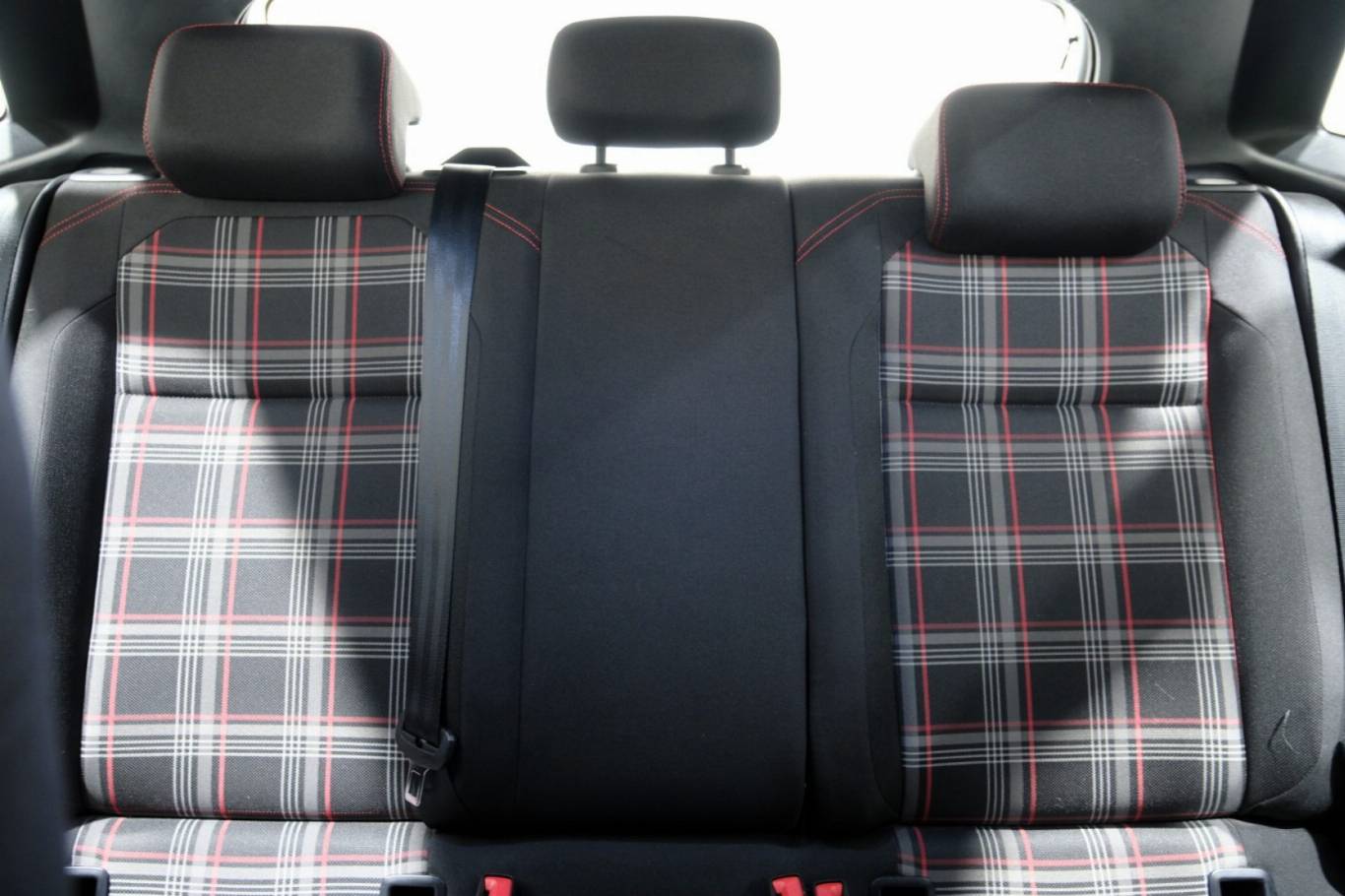 VOLKSWAGEN Polo GTI 33