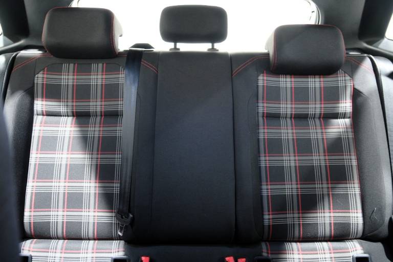 VOLKSWAGEN Polo GTI 33