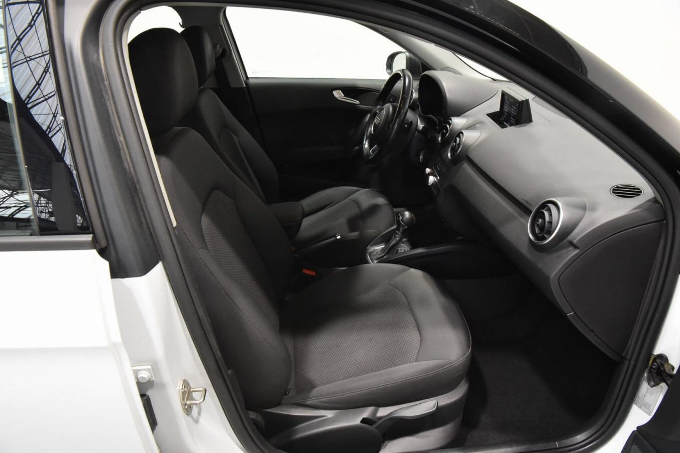 AUDI A1 32
