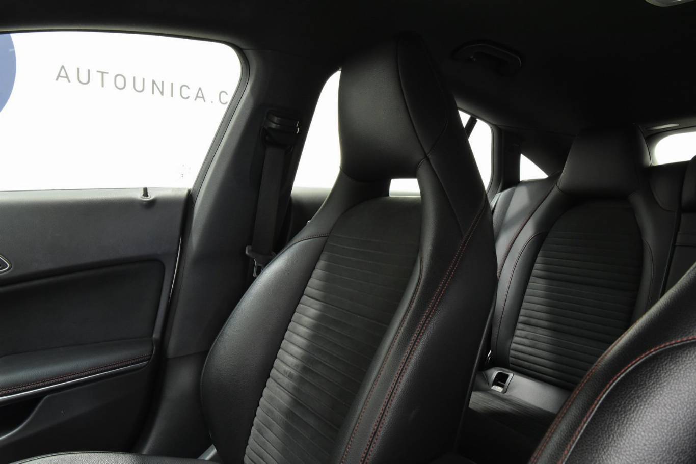 MERCEDES-BENZ CLA 200 52