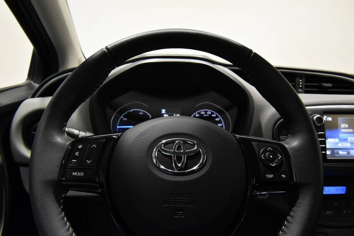 TOYOTA Yaris 24