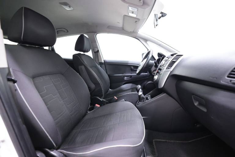 KIA Venga 10