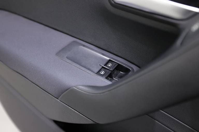 VOLKSWAGEN Polo 26