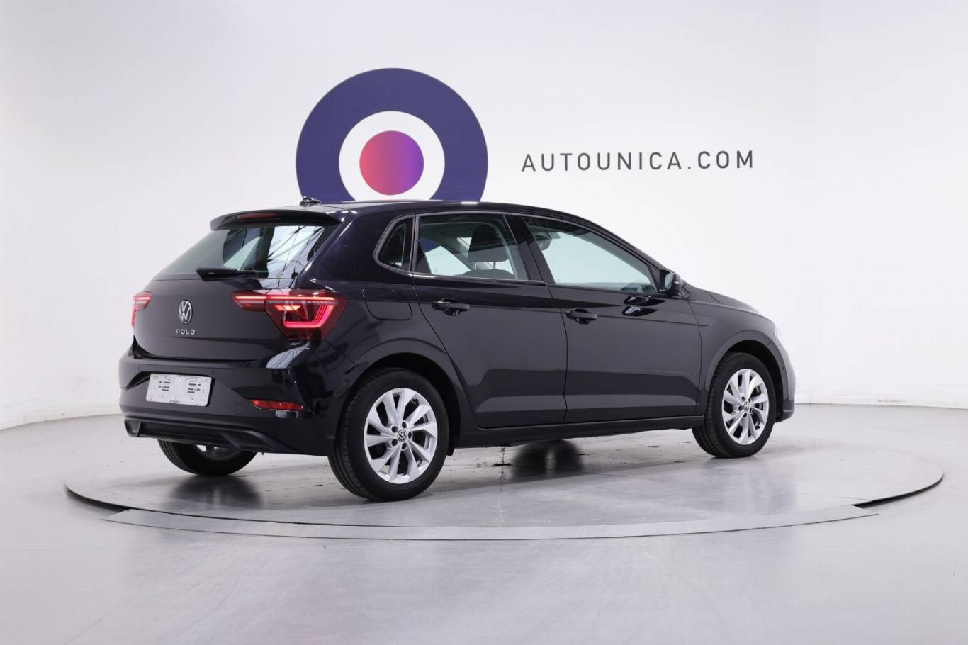 VOLKSWAGEN Polo 15