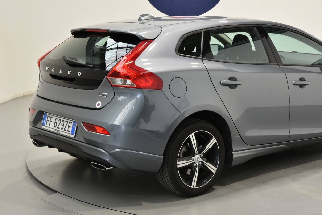 VOLVO V40 18