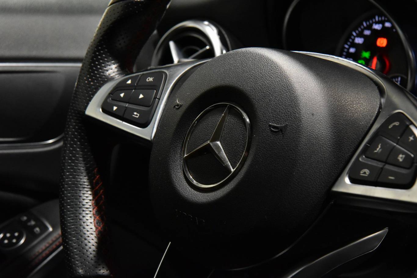 MERCEDES-BENZ GLA 180 24